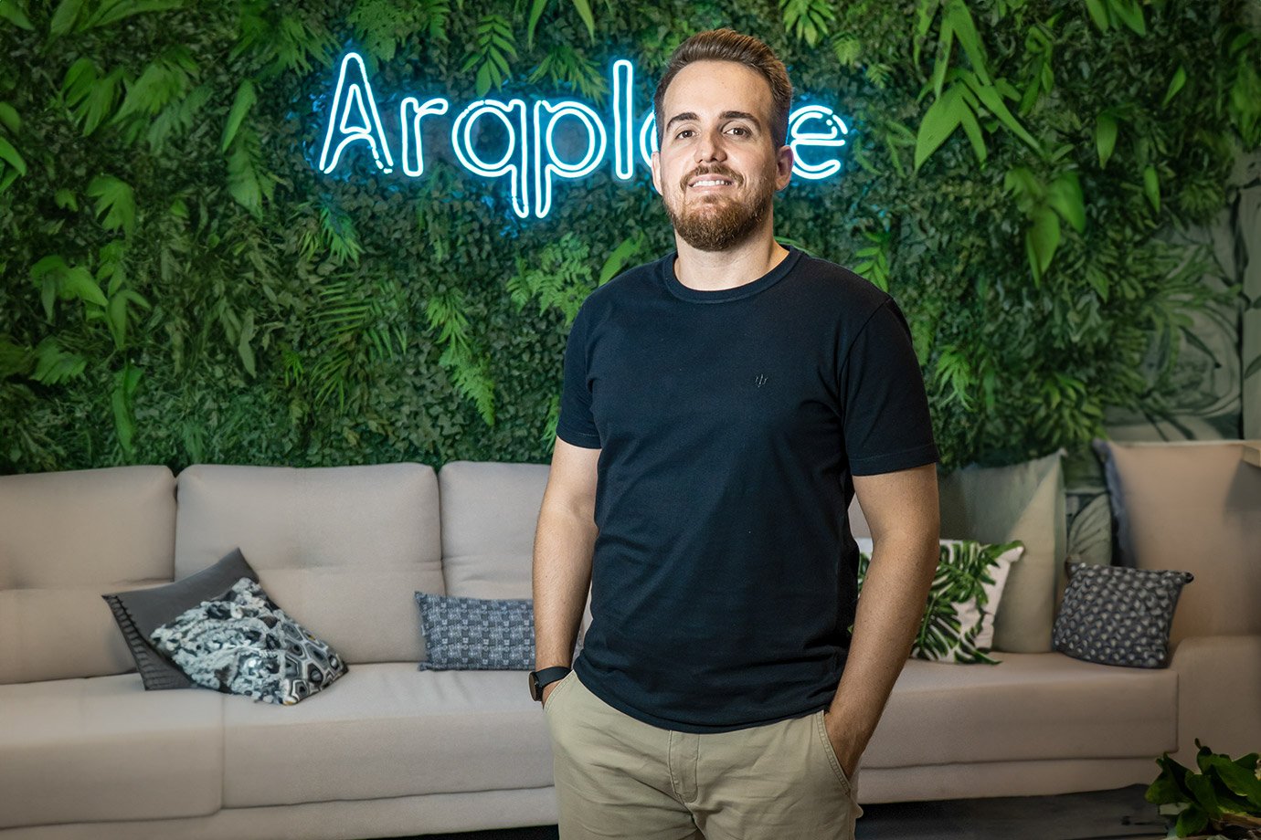 Empresário transforma herança familiar em sucesso milionário no setor de revestimentos Fernando Martins, fundador da Arqplace: empresa já trabalhou com Luan Santana e marcas patrocinadoras do Big Brother Brasil (Foto: Reprodução)