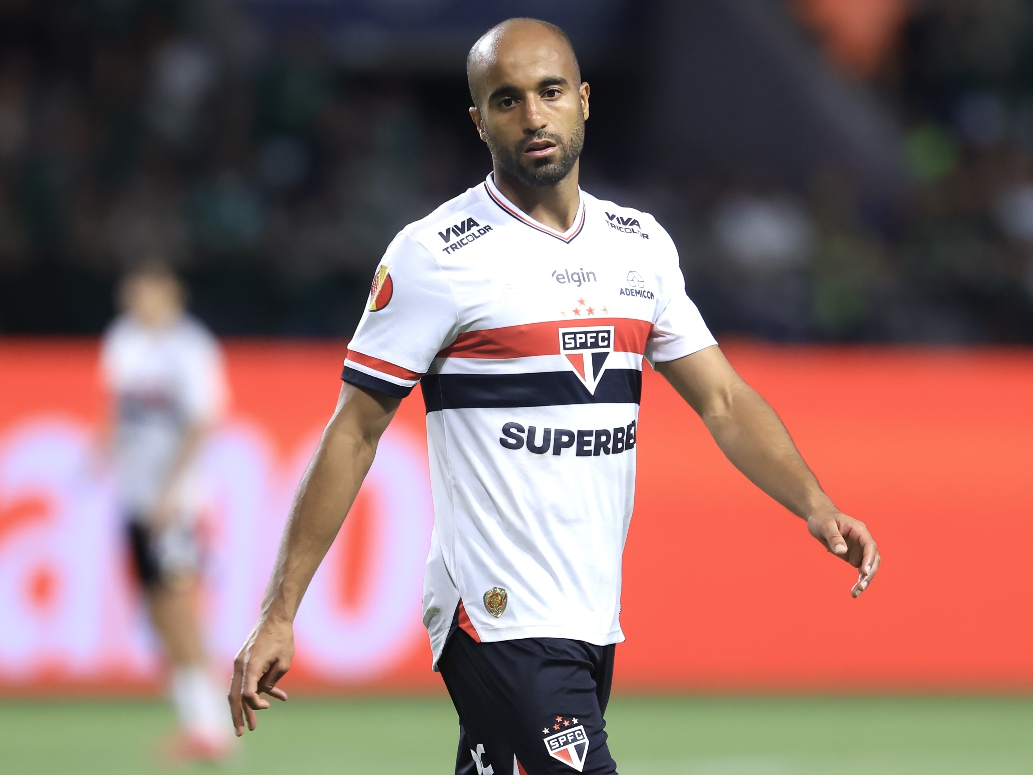 Crespo pede orações pela recuperação de Lucas Moura após situação física delicada Lucas Moura, do São Paulo (Foto: Marcello Zambrana/Agif)