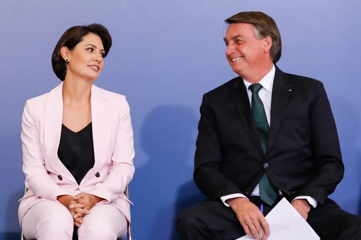 Michelle impõe novas restrições a visitas de integrantes do PL a Bolsonaro Michelle e Jair Bolsonaro (Foto: Agência O Globo)
