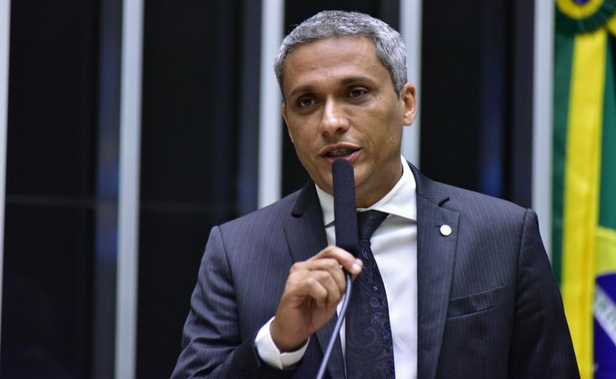Gustavo Gayer é condenado a indenizar o PT por disseminação de fake news Deputado federal Gustavo Gayer (Foto: Zeca Ribeiro/Câmara dos Deputados/06-02-2024)