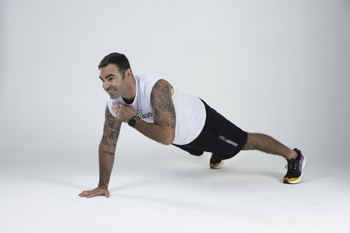Fortalecer a lombar é essencial para proteger todo o corpo, ensina especialista Chico Salgado — Foto: Divulgação