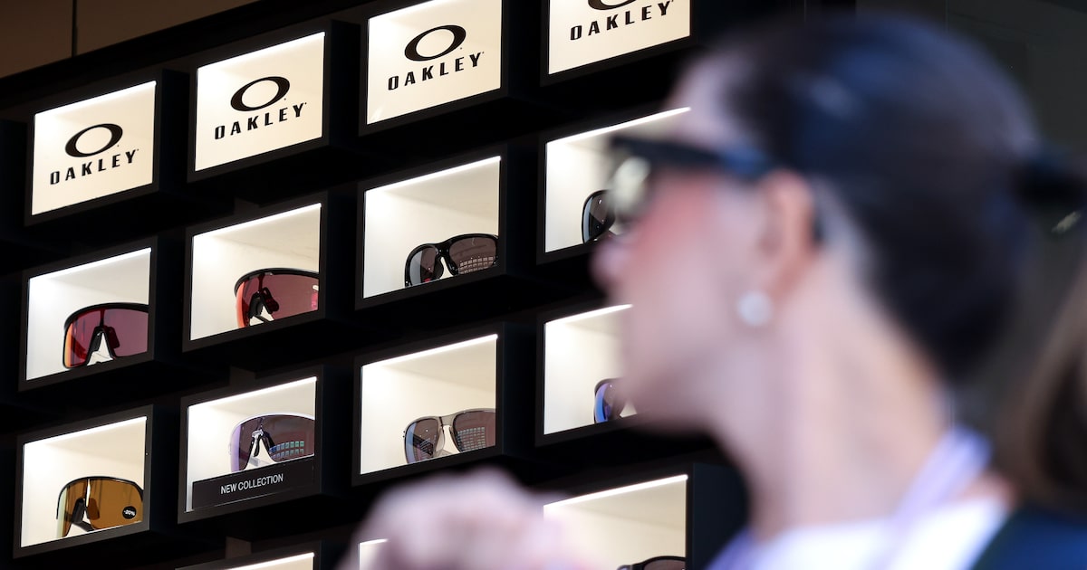 Após investimento na EssilorLuxottica e sucesso com Ray-Ban, big tech aposta em equipamento de estilo esportivo por US$ 399 (Foto: Alessia Pierdomenico/Bloomberg)