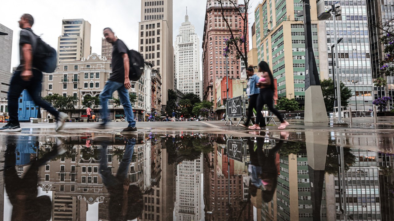 Chuva no Vale do Anhangabaú, no centro de São Paulo (Foto: Paulo Pinto/Agência Brasil)