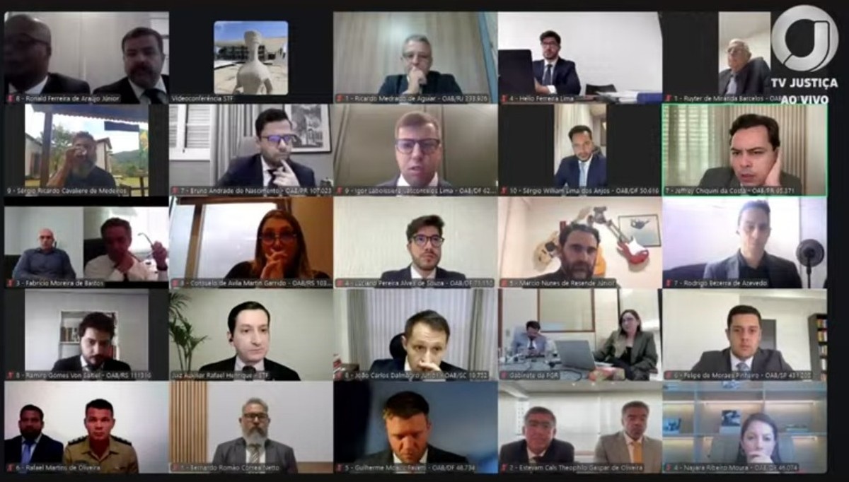 Militar é obrigado a trocar de farda durante interrogatório no STF Militar apareceu fardado em audiência do processo da tentativa de golpe no STF (Foto: Reprodução)