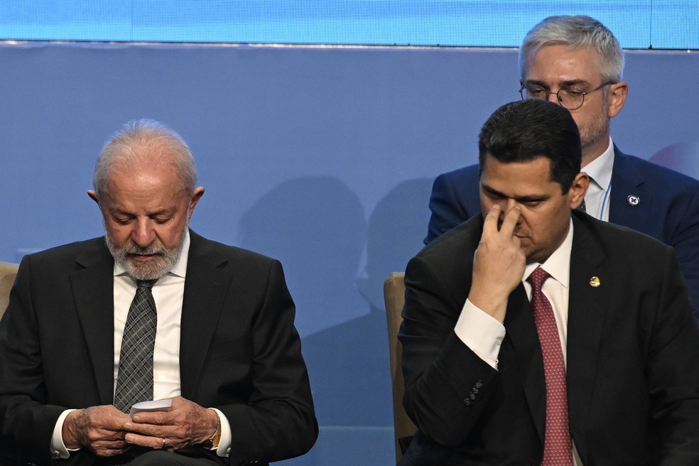 União Brasil busca controle dos Correios e do Banco do Brasil com pressão sobre Lula Lula e o presidente do Senado, Davi Alcolumbre (União Brasil-AP) (Foto: MATEUS BONOMI/AGIF - AGÊNCIA DE FOTOGRAFIA/ESTADÃO CONTEÚDO)