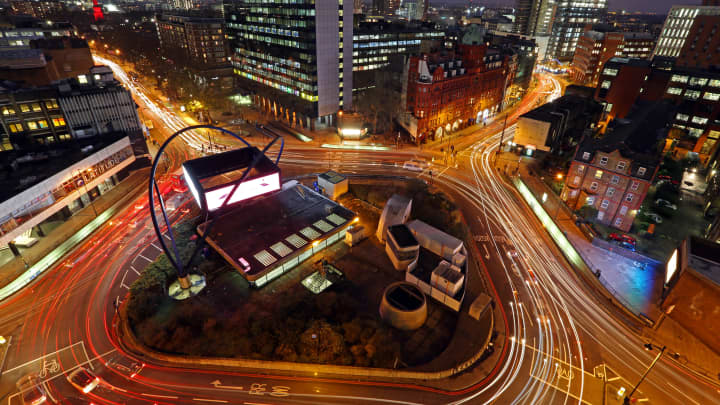Startups apostam no Reino Unido, mas mercado de IPOs decepciona O roundabout Old Street de Londres, lar de muitas empresas de tecnologia e às vezes chamado de "Silicon Roundabout." (Foto: Chris Ratcliffe | Bloomberg | Getty Images)