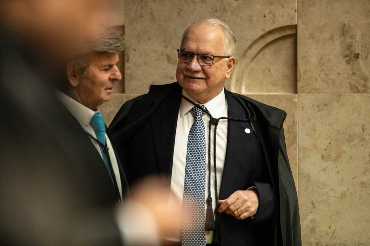 Fachin defende despesas do Judiciário diante de críticas sobre privilégios financeiros Plenário do STF durante julgamento sobre responsabilização das redes sociais; Ministro Edson Fachin (Foto: Brenno Carvalho / Agência O Globo)