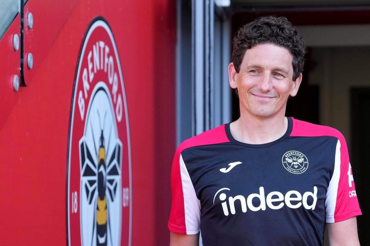 Brentford enfrenta maior desafio desde promoção ao avaliar contratação de Andrews Foto: Reprodução/The Athletic UK