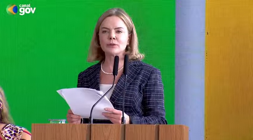 Eduardo Bolsonaro faz ameaça a Motta e Alcolumbre e gera indignação de Gleisi Gleisi Hoffmann, ministra da Secretaria de Relações Institucionais (Foto: Divulgação)