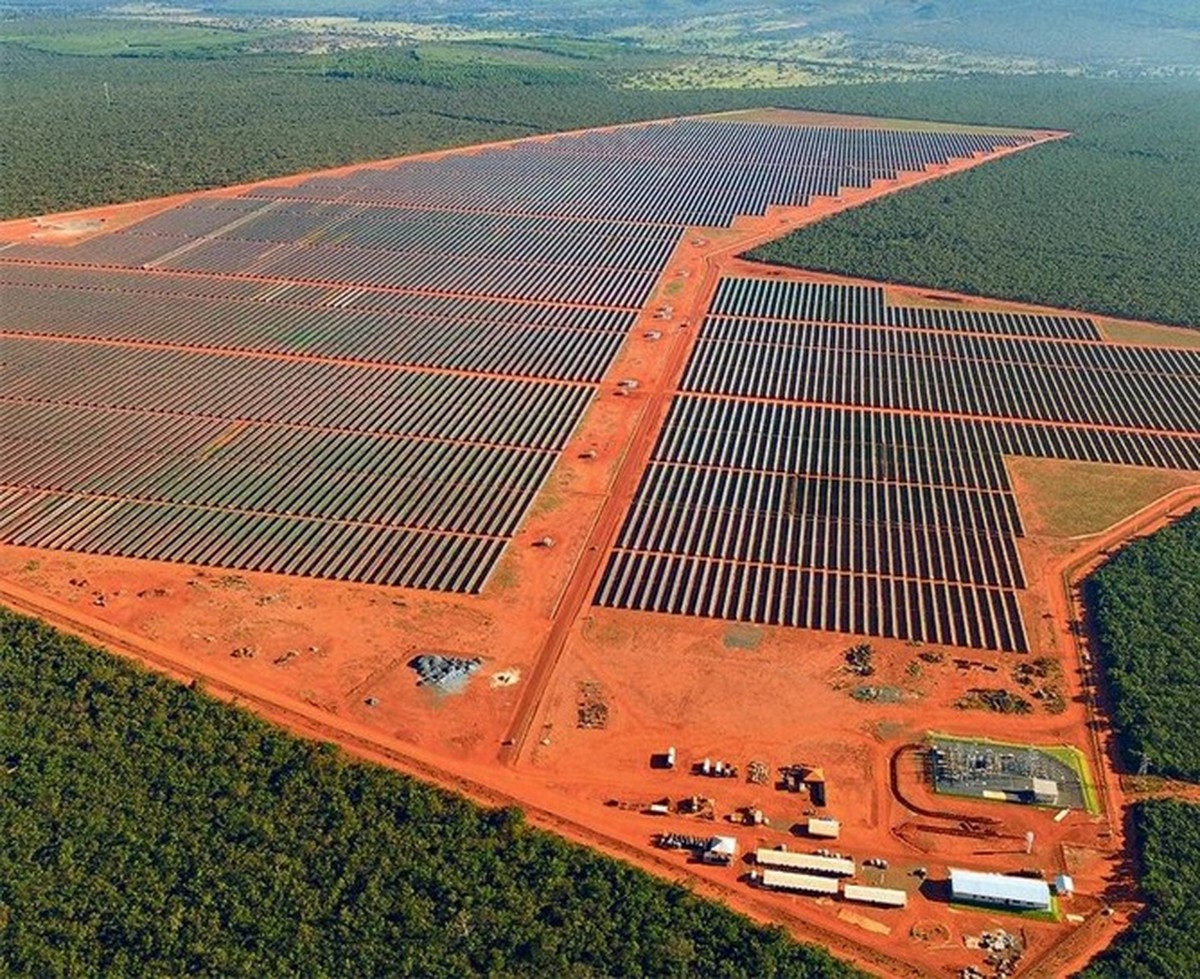 Setor de energia planeja R$ 597 bilhões em investimentos até 2034 Usina solar fotovoltaica Advogado Eduardo Soares, da Cemig, na zona rural de Montes Claros (Foto: Divulgação)