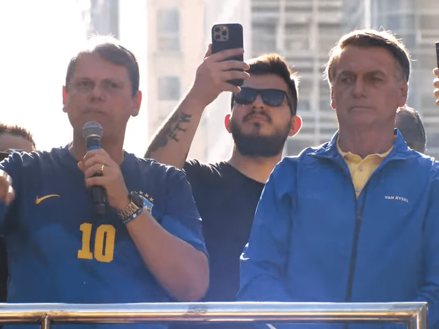 Tarcísio brilha em evento enquanto Bolsonaro demonstra fragilidade e cansaço Foto: Reprodução