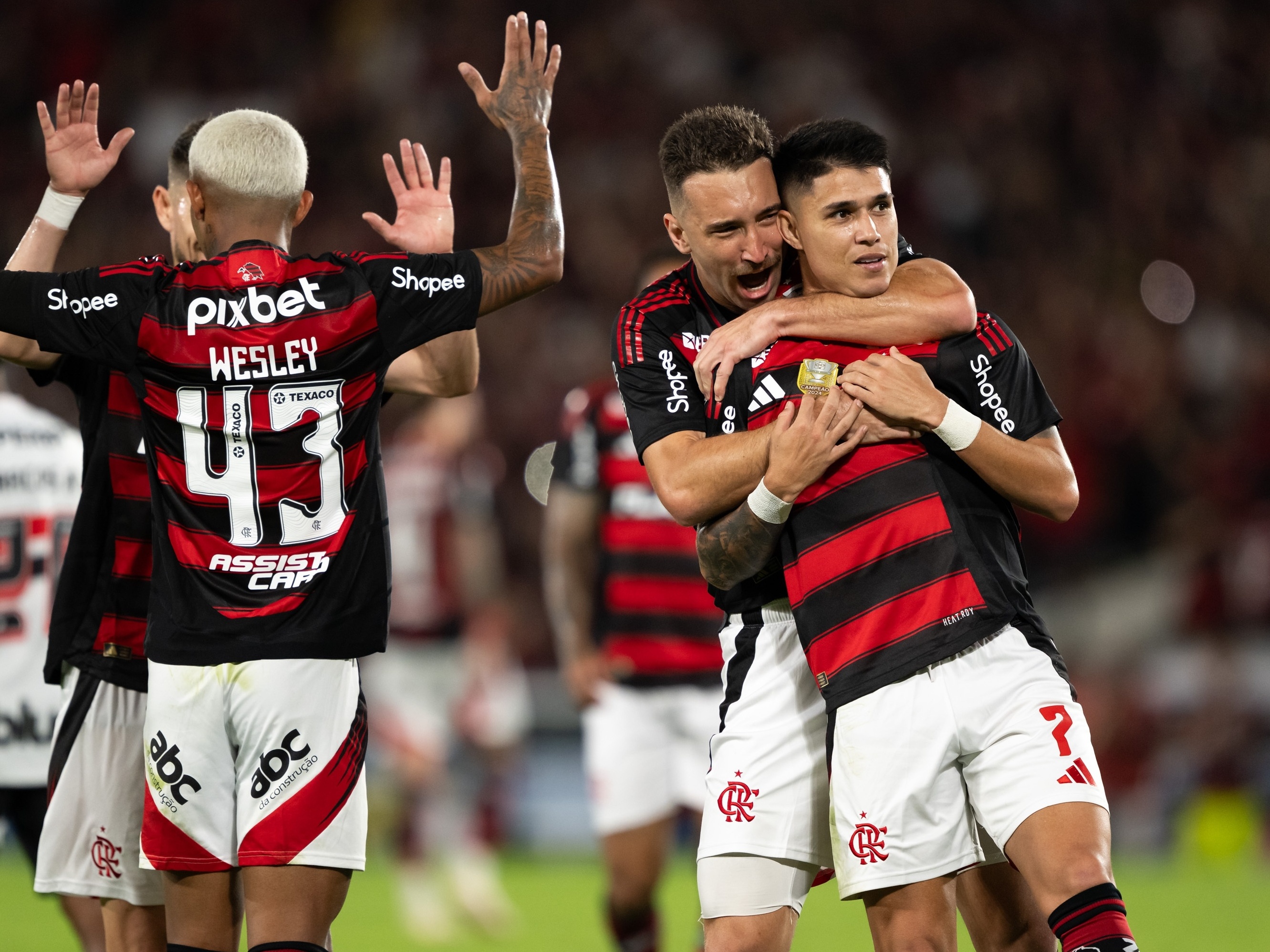 Flamengo domina e vence São Paulo, frustrando reestreia de Crespo na competição Flamengo domina e vence São Paulo, frustrando reestreia de Crespo na competição