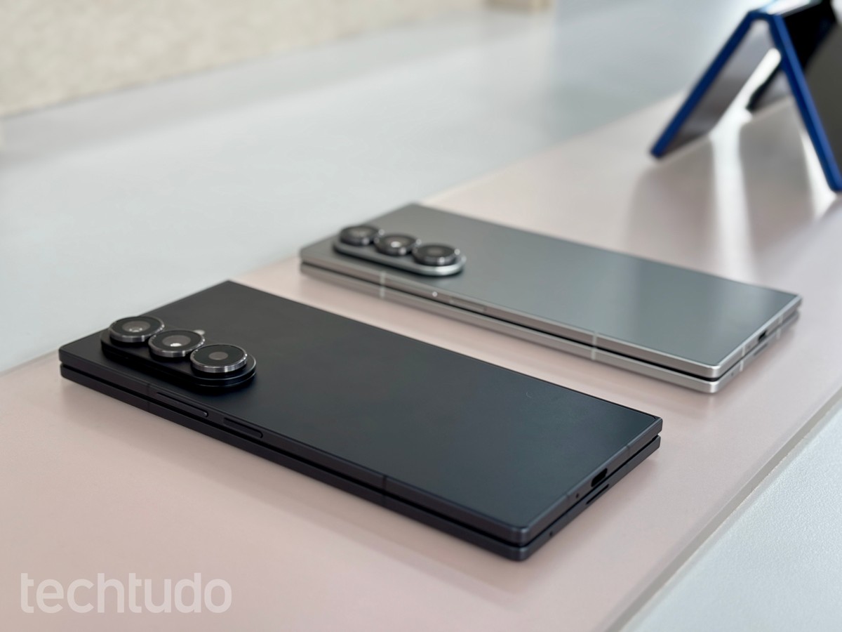 Galaxy Z Fold 7 nas cores preto e prata (Foto: Ana Letícia Loubak/TechTudo)