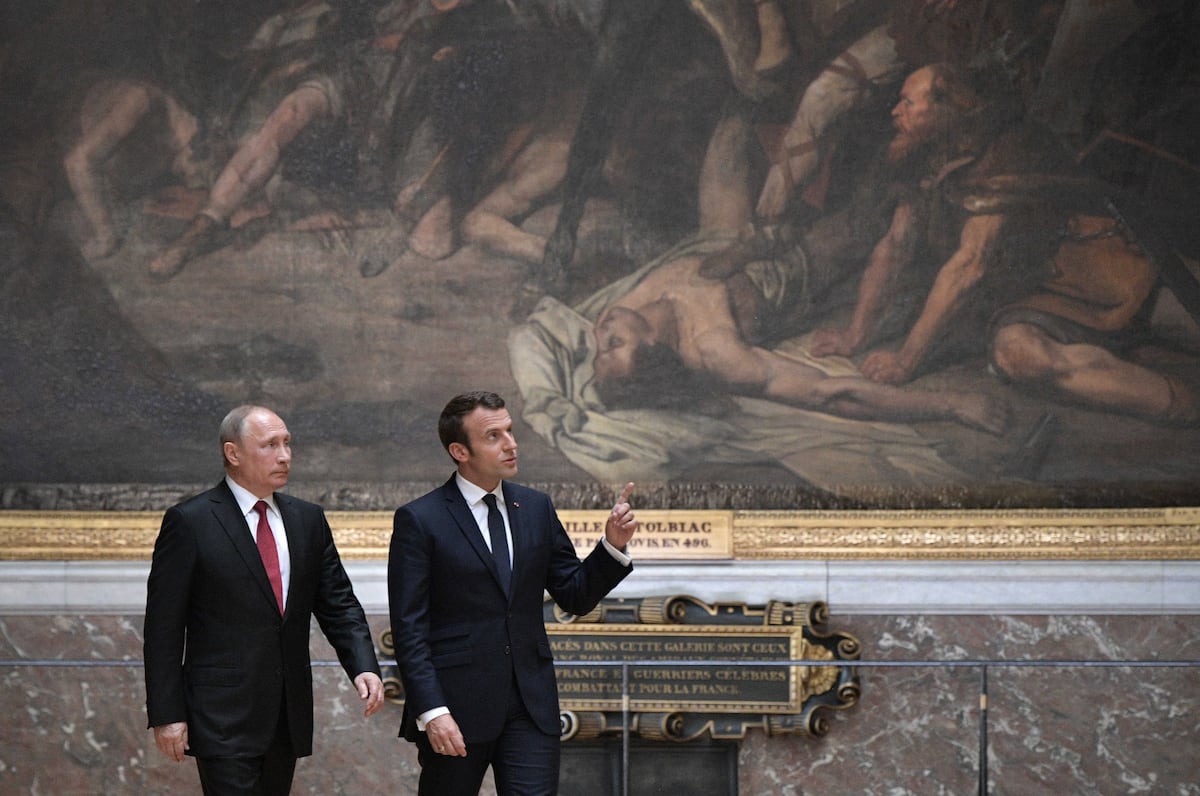 Macron e Putin discutem Ucrânia e Irã em conversa após três anos de silêncio O presidente da França, Emmanuel Macron, e seu homólogo da Rússia, Vladímir Putin, em uma reunião de trabalho em Versalhes, em maio de 2017. (Foto: ETIENNE LAURENT/EFE)