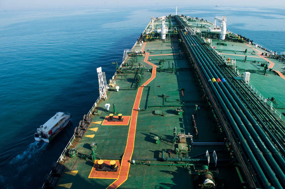 Shell se prepara para possível interrupção do petróleo devido às tensões entre Irã e Israel (Foto: Bloomberg)