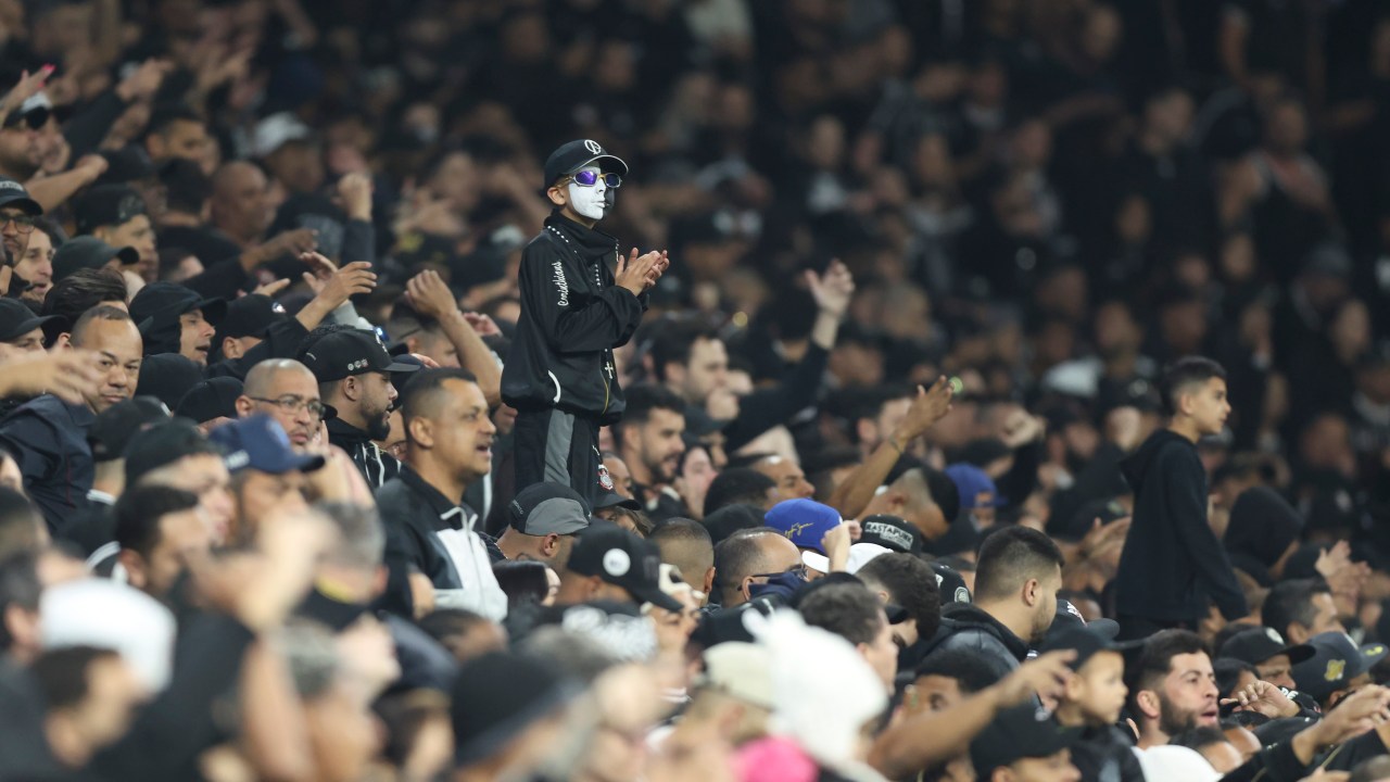 FIEL TORCEDOR - Neo Química Arena lotada em jogo do Corinthians (Foto: Alexandre Schneider/Getty Images)