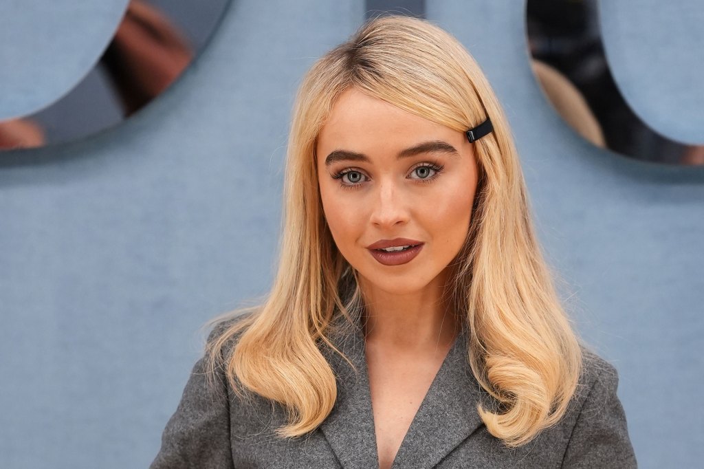 Sabrina Carpenter divulga tracklist completa de 'Man's Best Friend' com pet Sabrina Carpenter divulga tracklist completa de 'Man's Best Friend' com pet