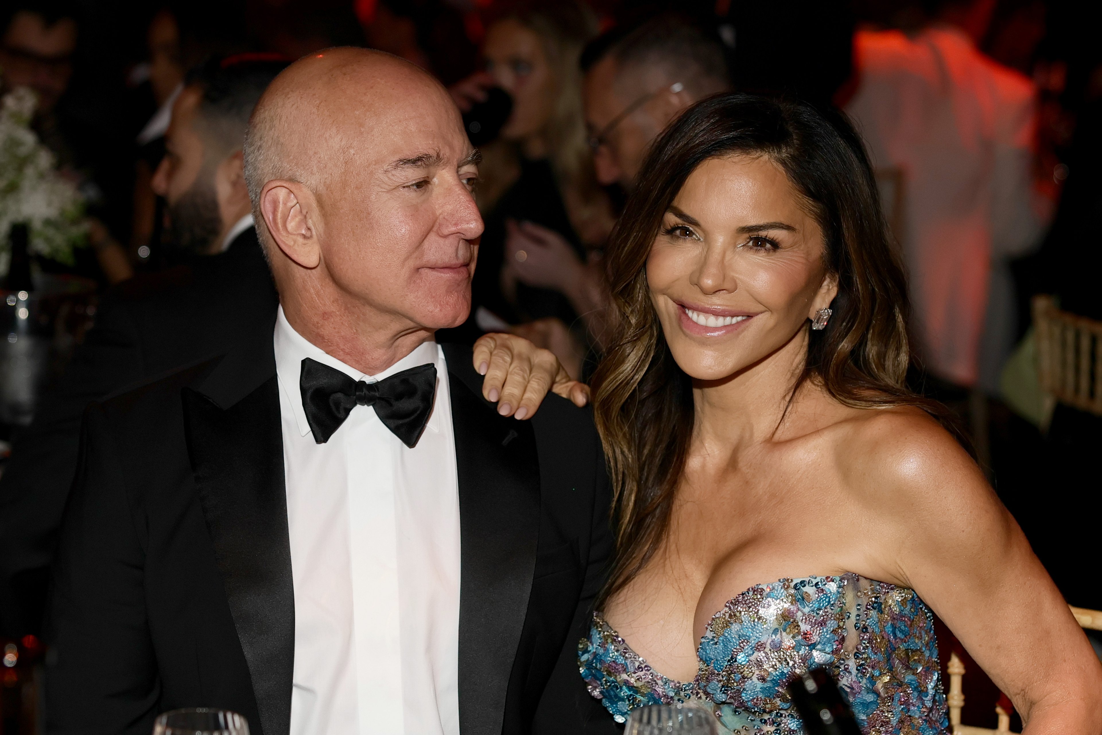 Casamento de Bezos e Lauren Sánchez em Veneza reúne convidados milionários Jeff Bezos e Lauren Sánchez (Foto: Andreas Rentz/amfAR / Colaborador/Getty Images)
