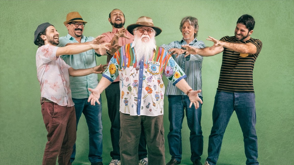 Shows gratuitos de Hermeto Pascoal, Delacruz e mais agitam a semana cultural Hermeto Pascoal & Grupo se apresentam no Mimo Festival, em show gratuito no Circo Voador, esta quinta-feira (19) (Foto: Divulgação/Gabriel Quintão)