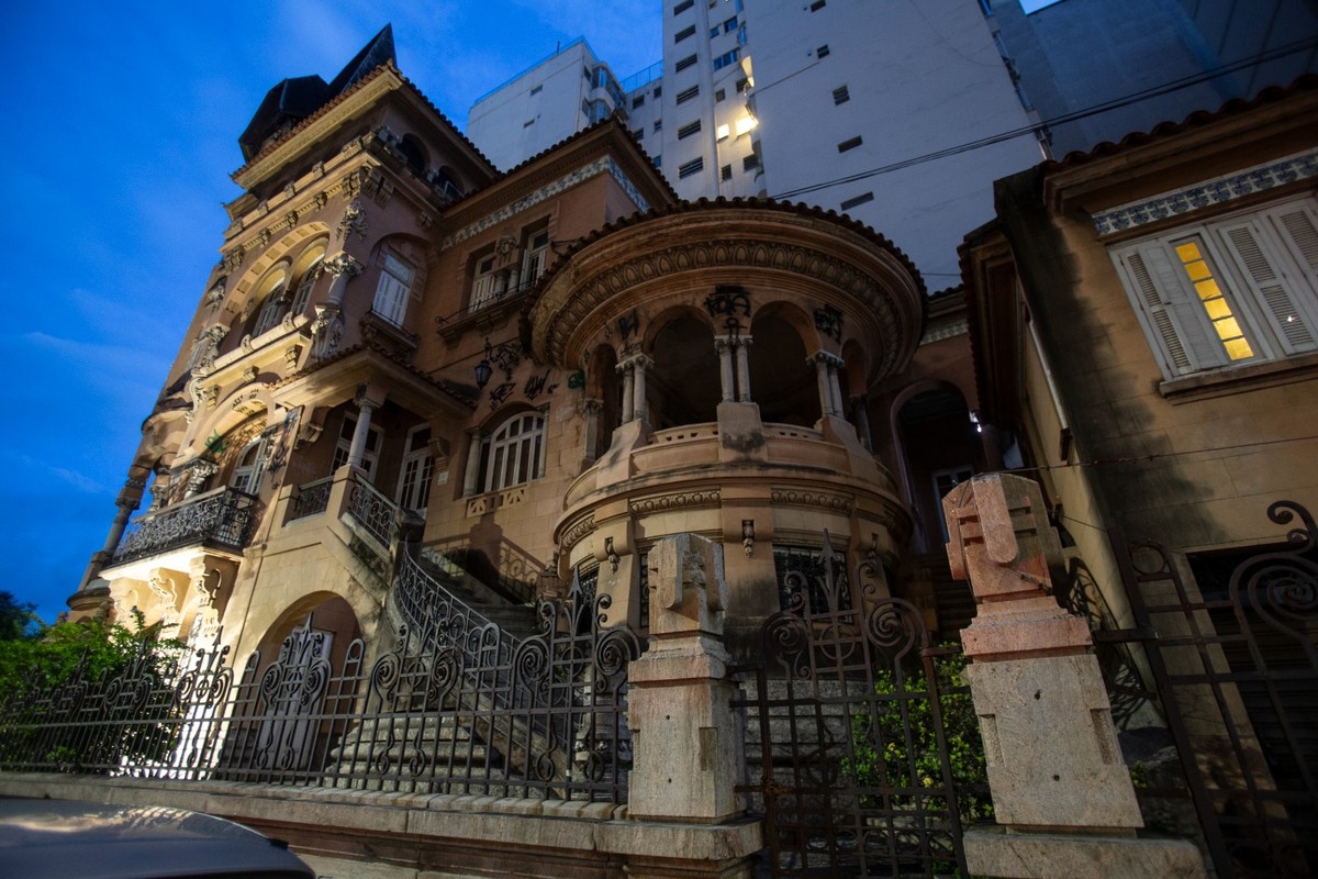 Fantasmas assombram o Rio de Janeiro e revelam histórias intrigantes Castelinho do Flamengo, na Zona Sul, está fechado desde a gestão do ex-prefeito Marcelo Crivella (Foto: Alexandre Cassiano/Agência O Globo)