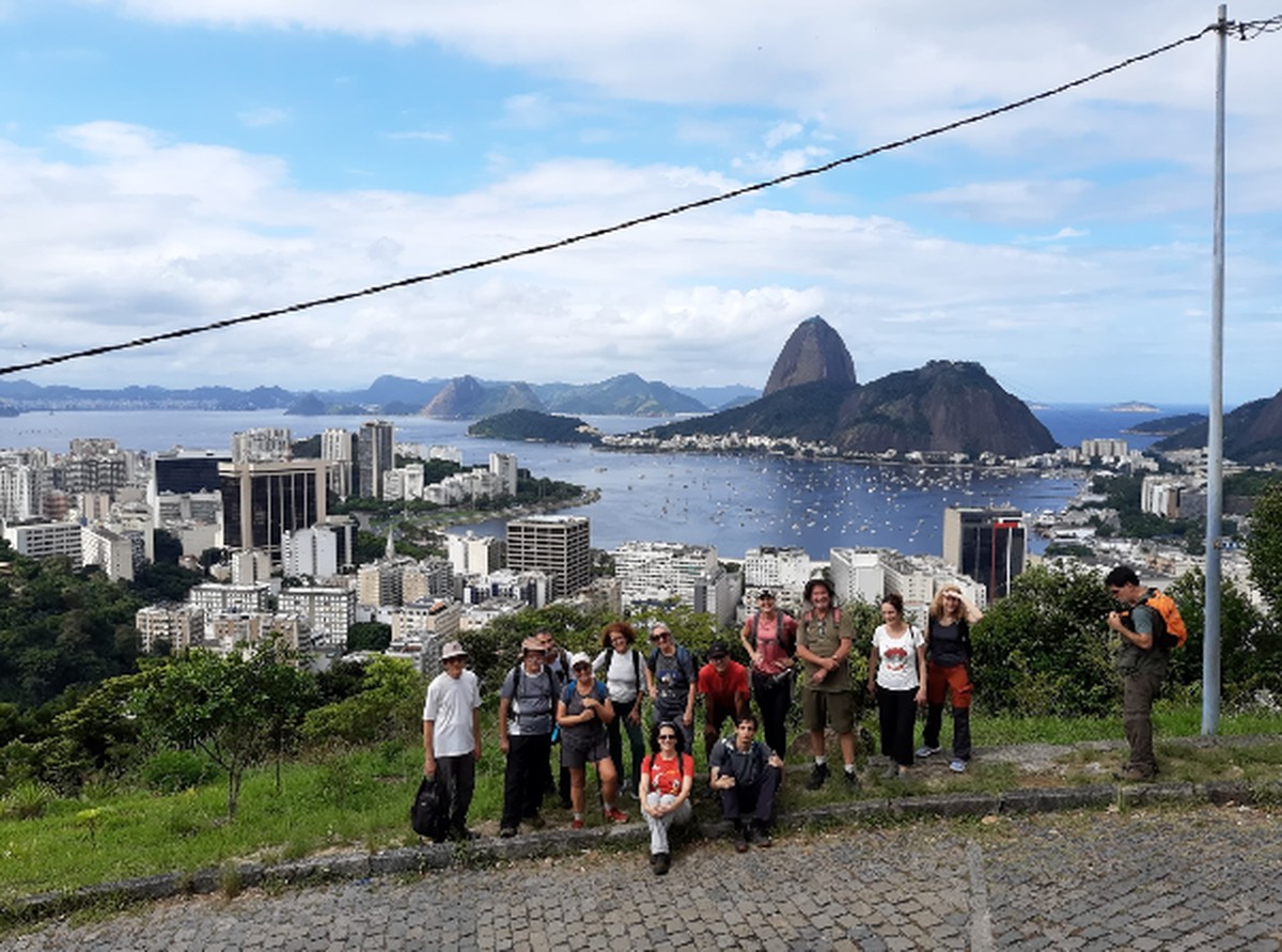 Caminhada de 20km liga Catete a Botafogo com mirantes e história na cidade Grupo do Mirante do Pedrão na Rua Mundo Novo, entre Laranjeiras e Botafogo (Foto: Leandro Padoin/Divulgação)