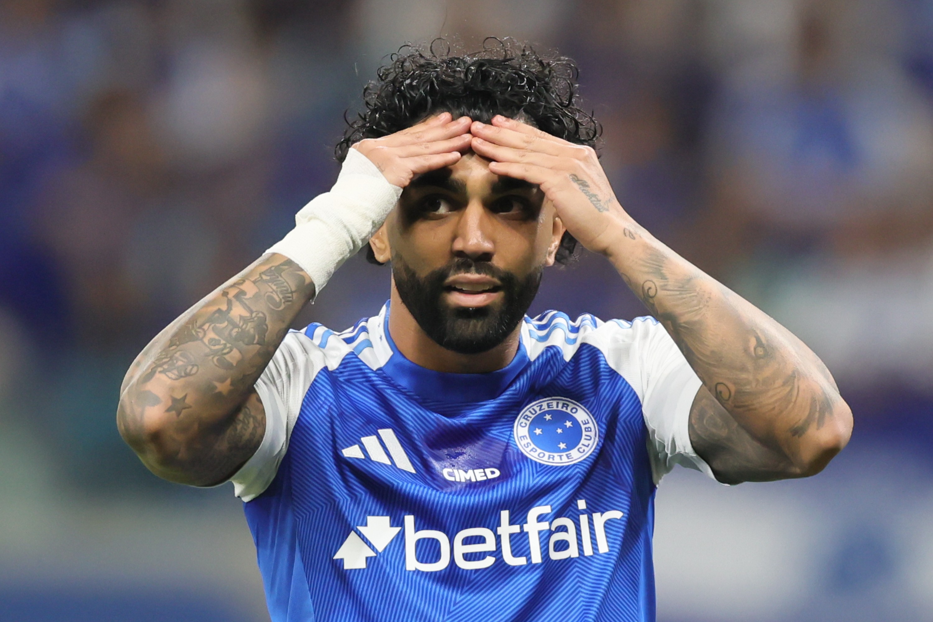 Cruzeiro vacila e permite que Flamengo se distancie na classificação