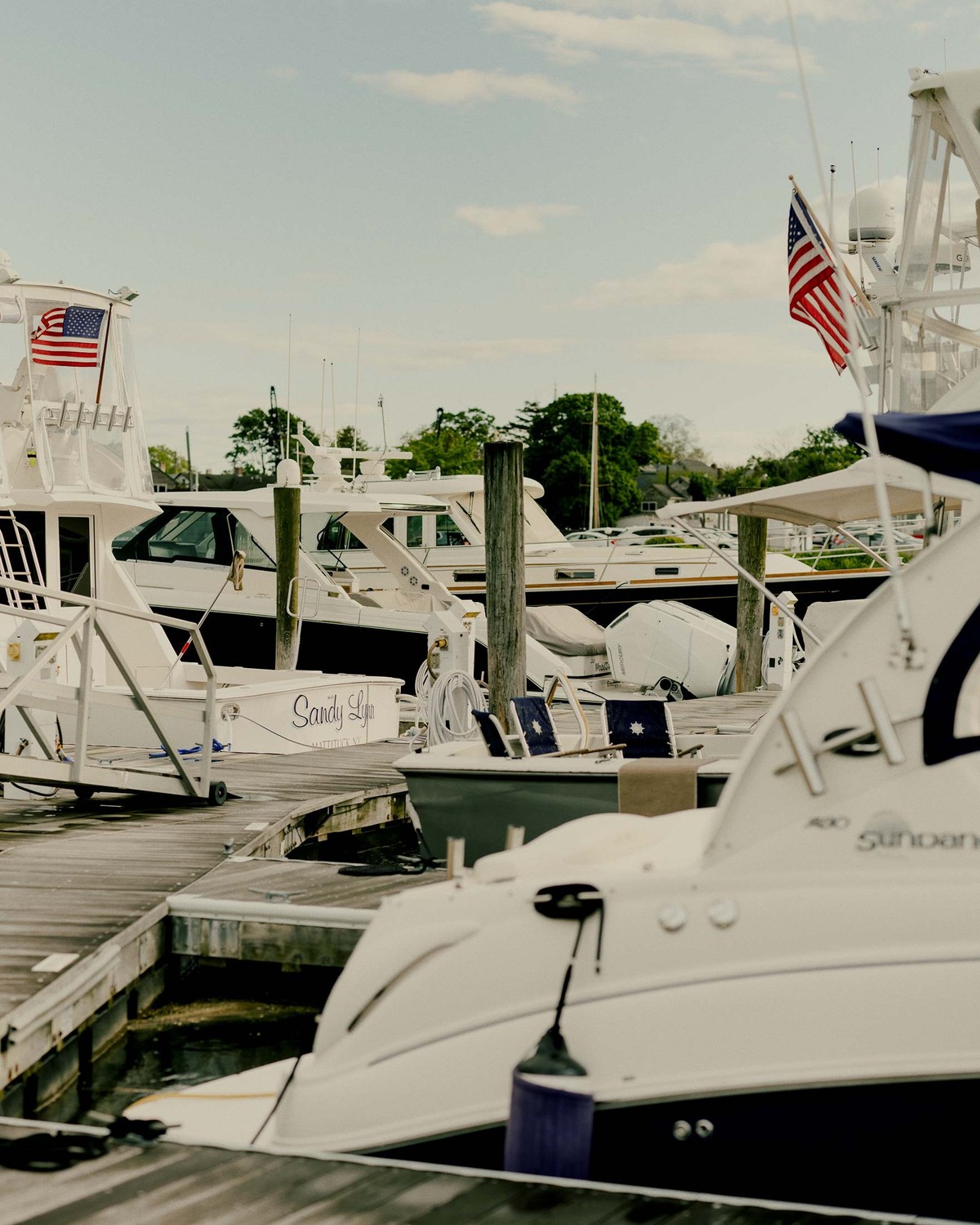 Investidores de Wall Street apostam bilhões na compra e expansão de marinas Marina 'congestionada' em Long Island Sound: iates hoje têm tamanho superior ao de um campo de futebol (Foto: Bloomberg)