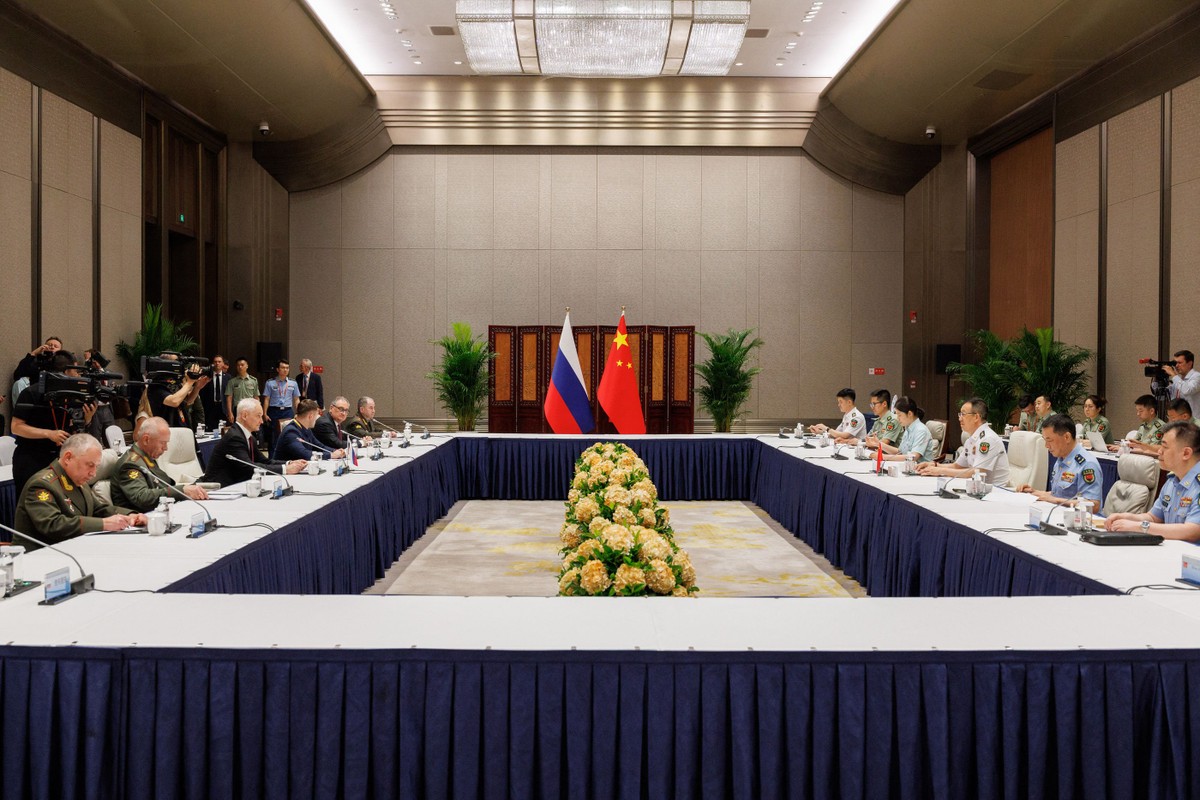 Cúpula na China reúne ministros de Defesa de 10 países em momento decisivo Cúpula da Organização para a Cooperação de Xangai reuniu ministros de Defesa de Irã, Rússia, China e mais 7 países membros (Foto: Ministério da Defesa da Rússia / AFP)