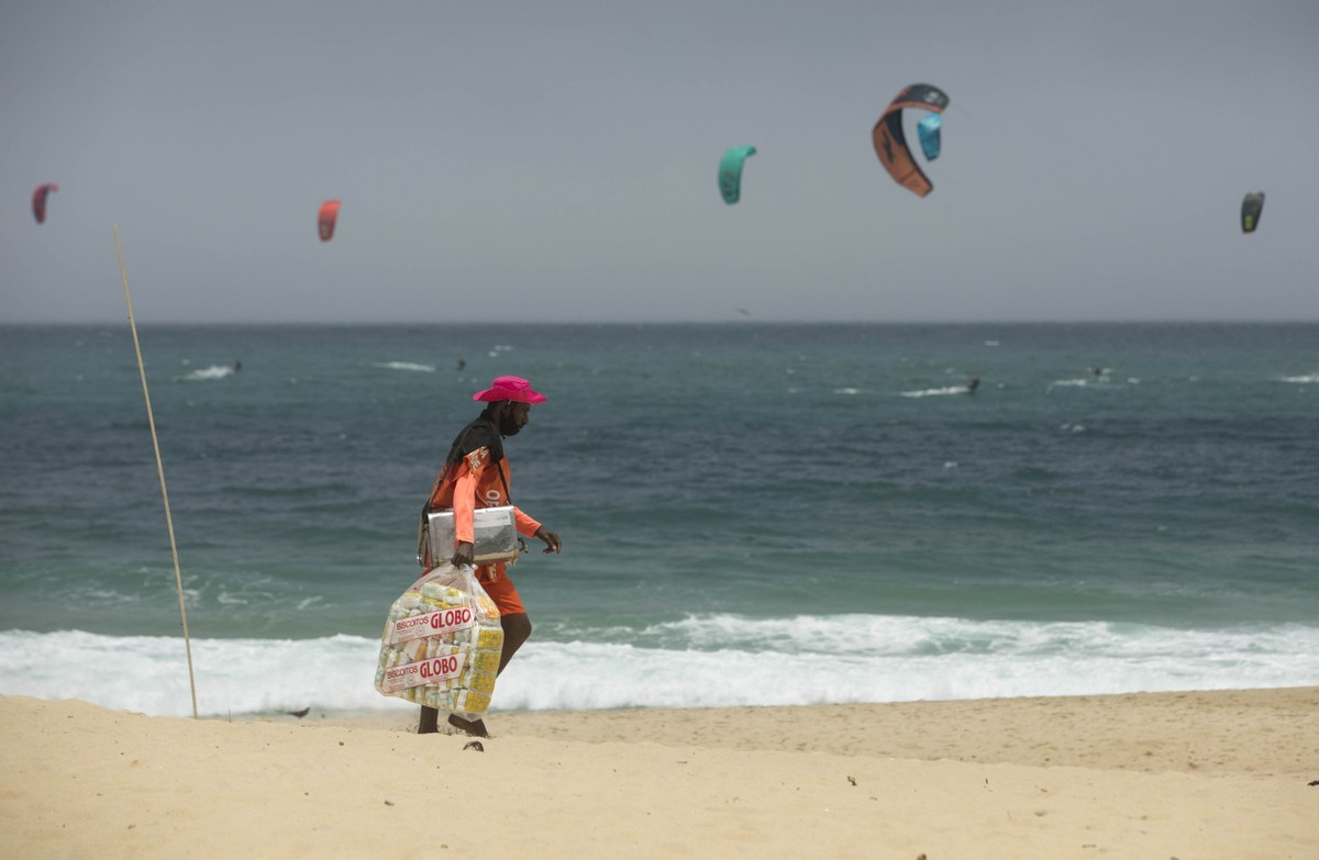 Rio registra ventos de 66,1 km/h e mudança no clima nesta segunda-feira Tempo no Rio será de calor e vento forte a partir da tarde (Foto: Ana Branco / Agência O Globo / Arquivo)