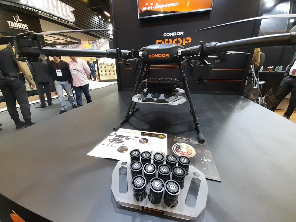 Diadema adquire drone de R$ 365 mil para controlar bailes funks sem licitação Drone da empresa Condor que tem capacidade de lançar até 24 bombas de gás lacrimogêneo, modelo semelhante ao adquirido pela Prefeitura de Diadema. (Foto: Rodrigo Rodrigues/g1)