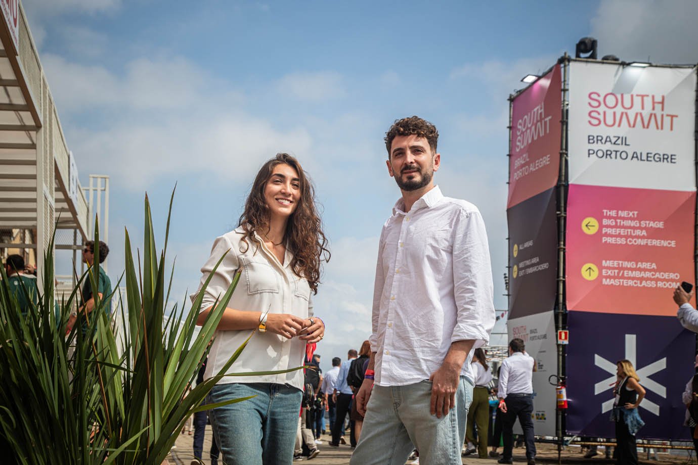 Daniele de Mari e Cristhian Cagliari Carniel, da Neurogram: “É como se todo mundo ainda guardasse exame de sangue em caixa de papelão, e a gente tivesse criado o primeiro tubo de ensaio” (Foto: Leandro Fonseca /Exame)