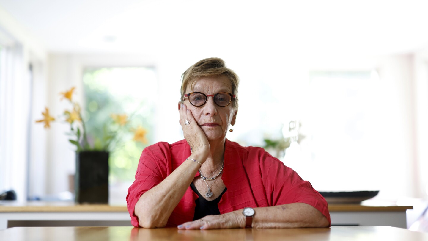 Marianne Hirsch, professora da Universidade de Columbia, posa para um retrato na quinta-feira, 24 de julho de 2025, em Norwich, Vermont. (Foto: AP Photo/Michael Owens)