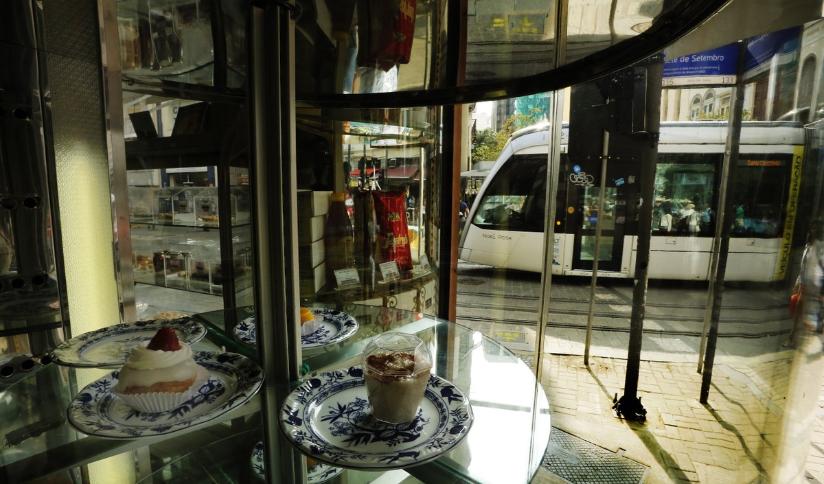 Cafeterias do Centro do Rio preservam debates políticos e encontros românticos do século XX A confeitaria Casa Cave, na Rua Sete de Setembro 133 (Foto: Antonio Scorza/23-05-2018)