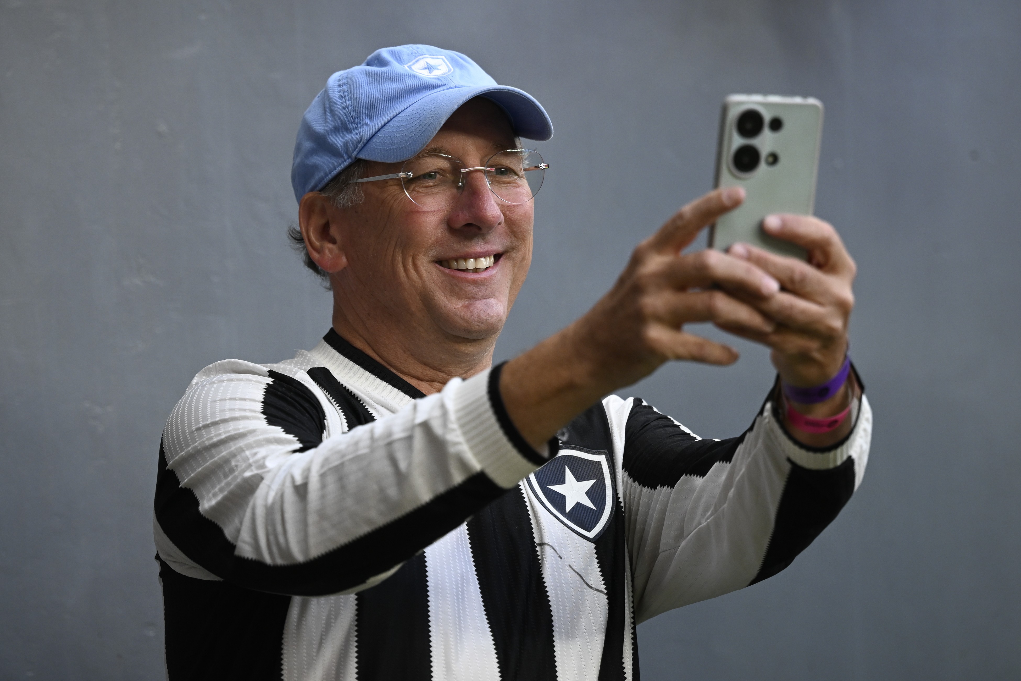 Lyon busca novos controladores para afastar Textor do Botafogo Lyon busca novos controladores para afastar Textor do Botafogo