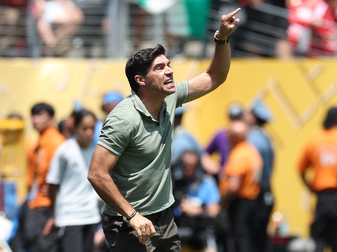 Palmeiras enfrenta risco com vários jogadores pendurados para as oitavas de final Abel Ferreira, técnico do Palmeiras, está entre os pendurados no Mundial de Clubes (Foto: Cesar Greco/Palmeiras/by Canon)
