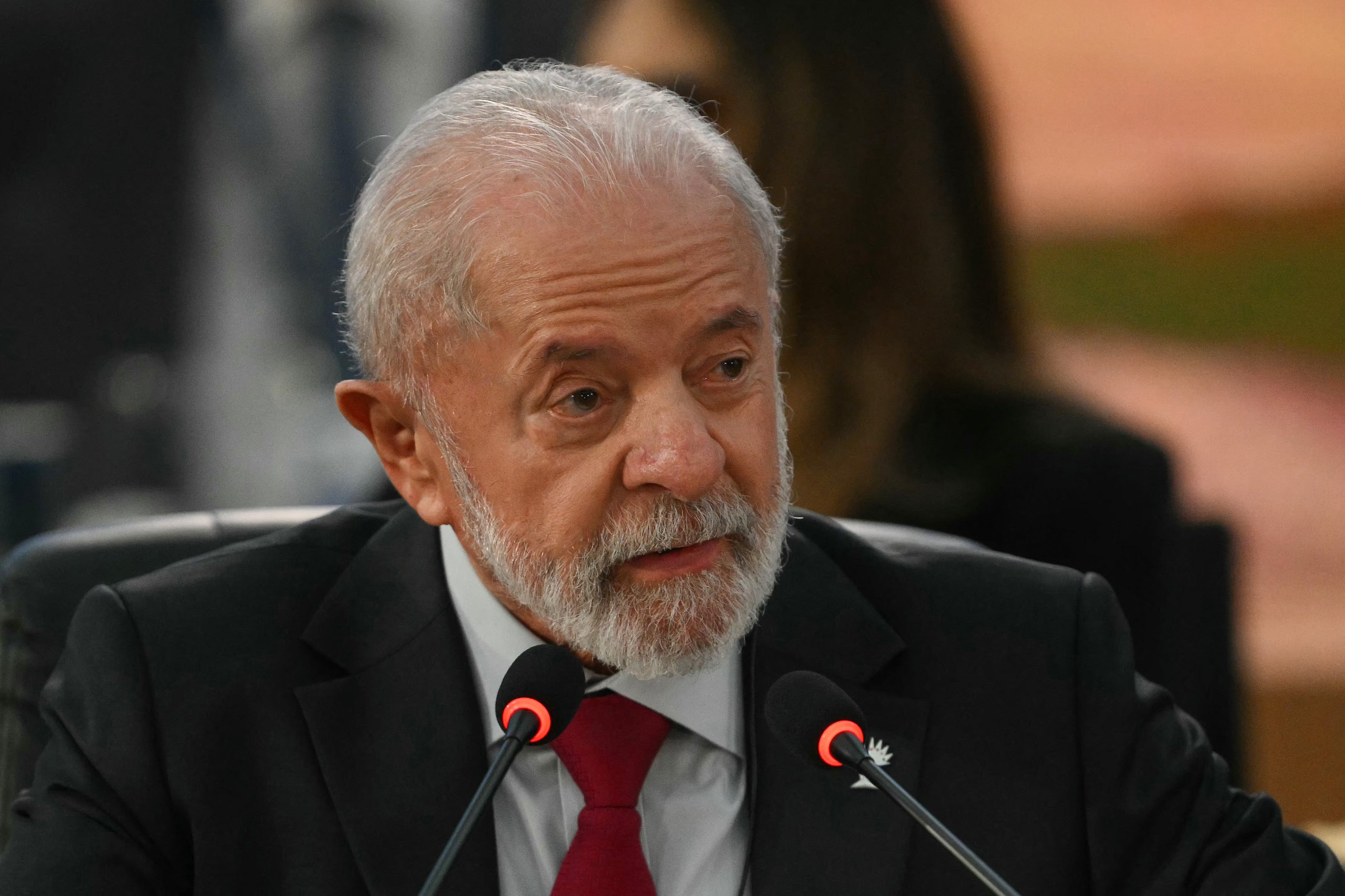 Lula e Li Qiang assinam novos acordos bilaterais entre Brasil e China Brasil e China assinam novos acordos bilaterais para ampliar a cooperação em diversas áreas estratégicas (Foto: Mauro PIMENTEL / AFP)