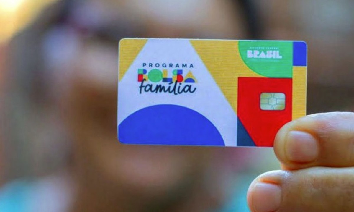 Bolsa Família inclui moradores de rua e pessoas em situação de insegurança alimentar Cartão do Novo Bolsa Família, lançado pelo presidente Lula (Foto: Divulgação)