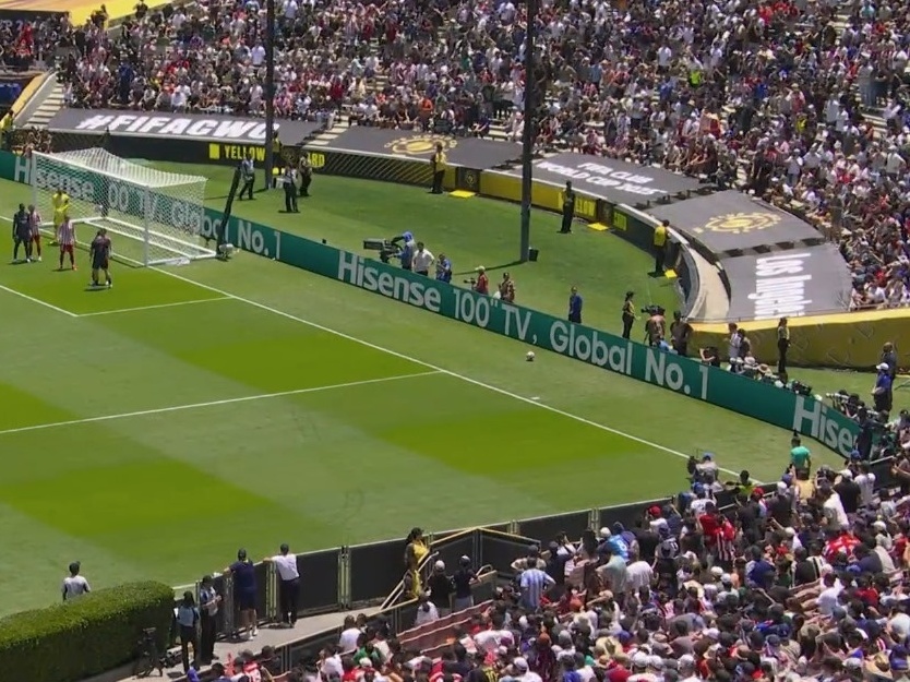 Média de público no Mundial é a menor das últimas quinze Copas do Mundo Rose Bowl teve 80 mil espectadores em PSG x Atlético (Foto: Reprodução)