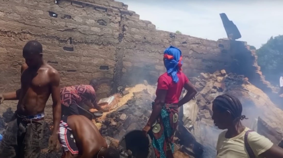 Ataque islâmico na Nigéria deixa 200 cristãos mortos e bebês queimados O ataque vitimou 200 pessoas, a maioria cristãos. (Foto: Reprodução/YouTube/CBN News)
