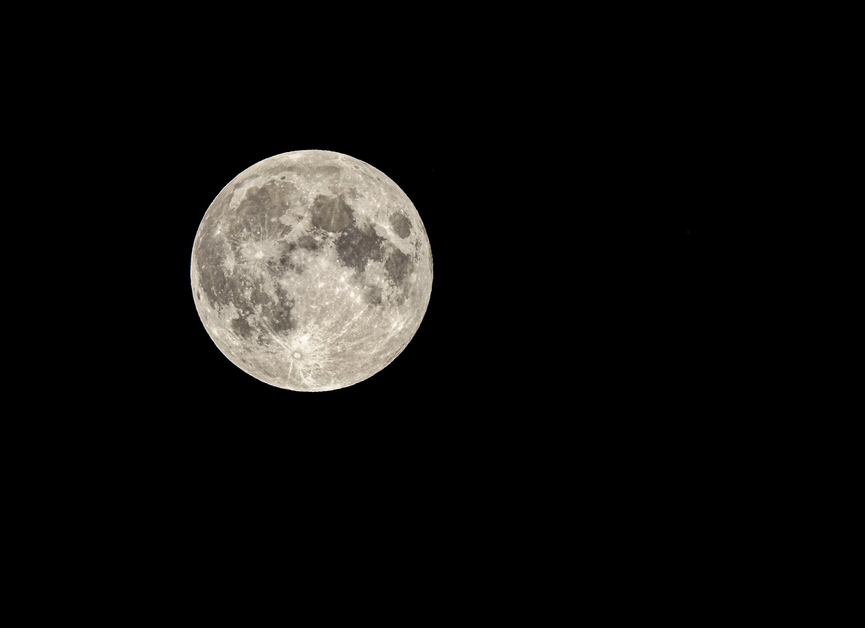 Fases da Lua em agosto de 2025: confira as datas e detalhes de cada etapa lunar Fases da Lua de agosto: veja como o astro aparece no céu deste mês (Foto: Freepik)
