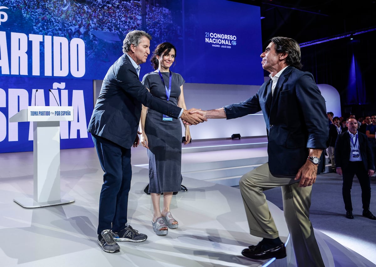 Feijóo busca diálogo com Vox e Junts para unir as correntes do PP Alberto Núñez Feijóo, Isabel Díaz Ayuso e José María Aznar, neste domingo, na clausura do 21º congresso do PP, em Ifema. (Foto: Álvaro García)
