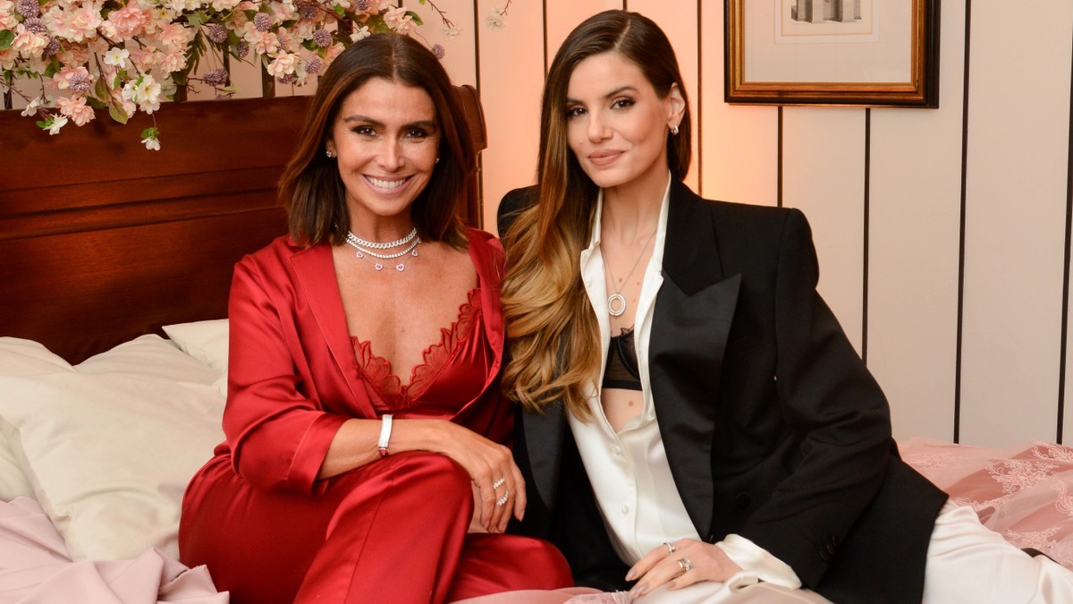 Camila Queiroz e Giovanna Antonelli celebram amizade em divertida festa do pijama Giovanna Antonelli e Camila Queiroz (Foto: Divulgação)