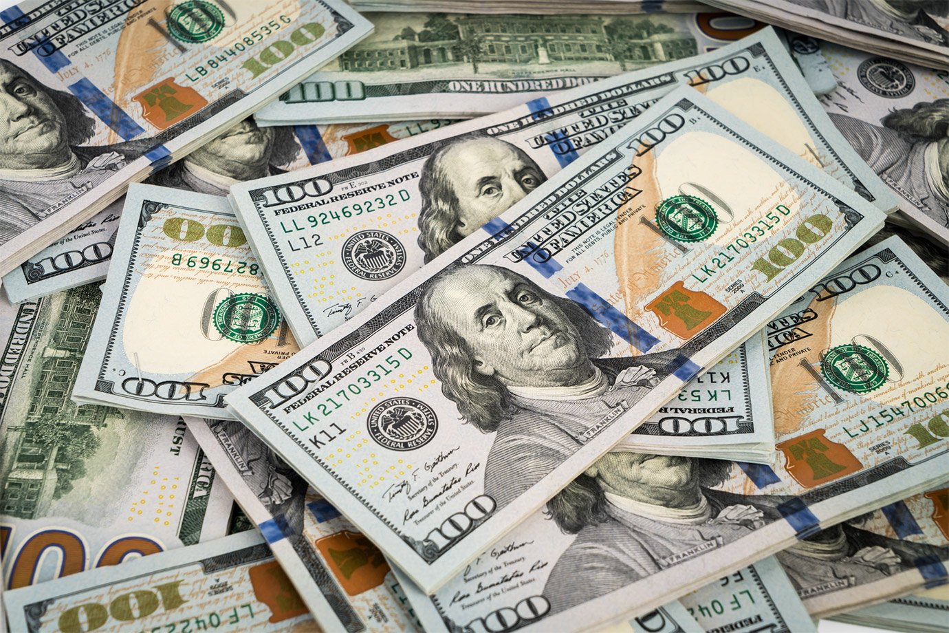 Dólar: os impasses do governo com o aumento do IOF voltam ao radar e pesam sobre o real (Foto: Designed by/Freepik)