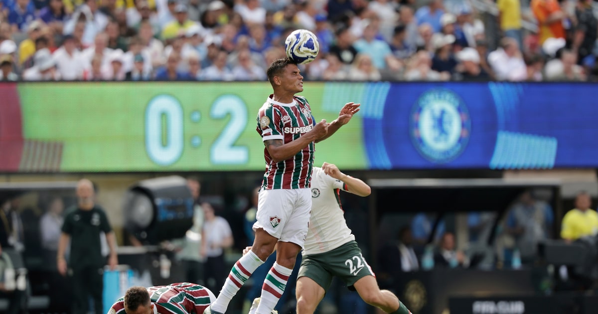 Brasil se destaca no Mundial e cresce no setor de negócios Thiago Silva cabeceia na semifinal contra o Chelsea; Fluminense foi o time brasileiro que chegou mais longe no torneio e embolsou R$ 332 milhões (Foto: Adam Hunger)