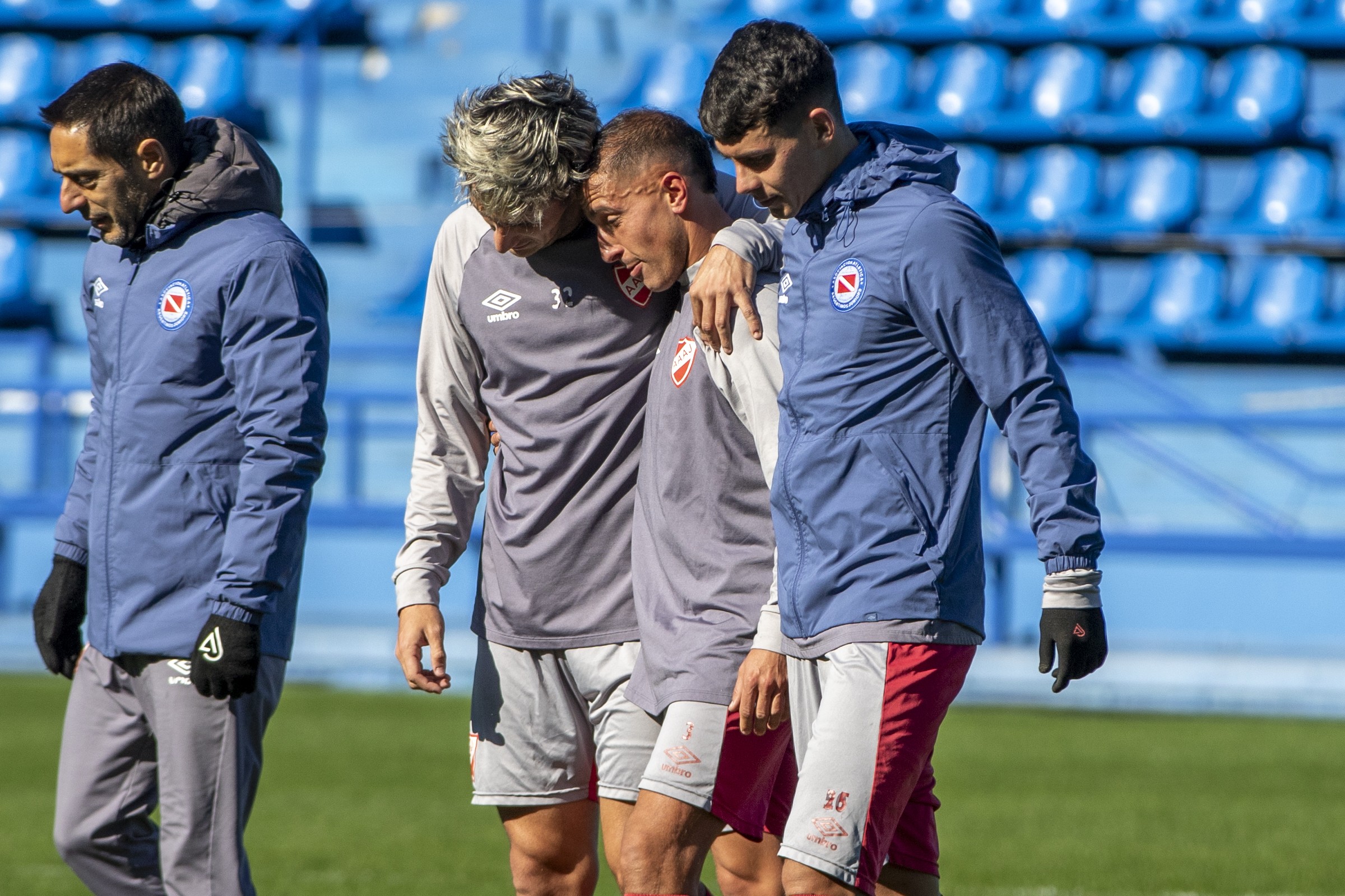 Lateral do Argentino Juniors retorna aos gramados após quase dois anos afastado
