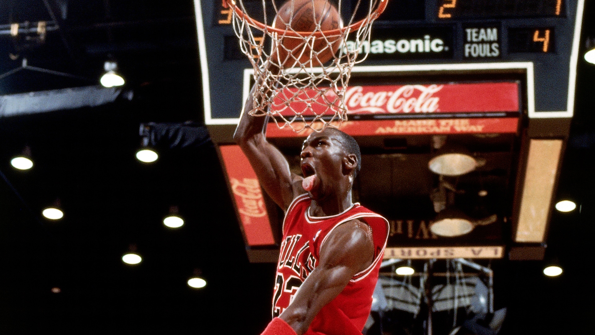 Cartão de novato autografado de Michael Jordan é vendido por R$ 2,5 milhões Foto: Reprodução/@NBA