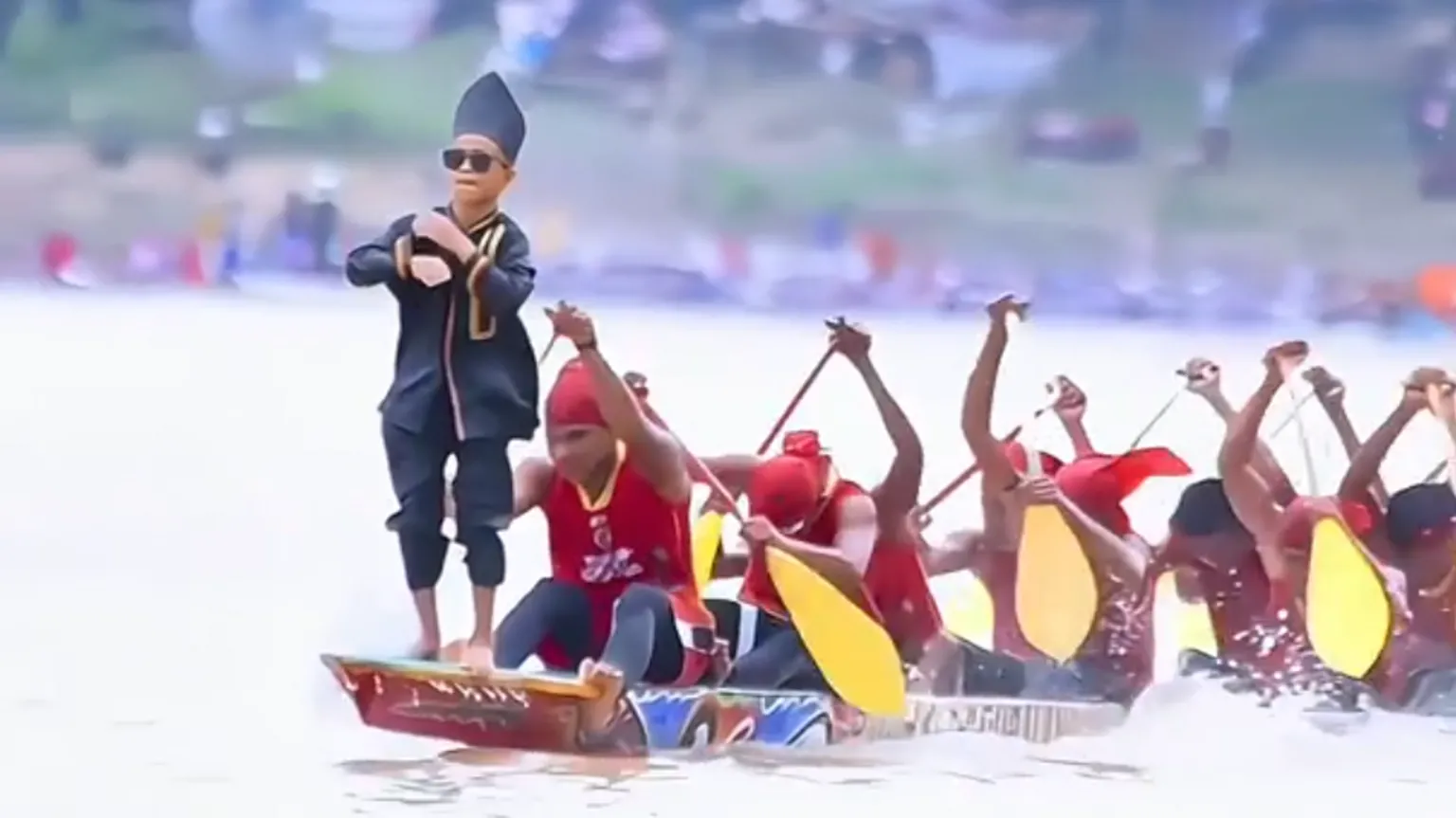 Menino cria dança viral de corrida de barcos e conquista a internet com 'aura farming' Menino cria dança viral de corrida de barcos e conquista a internet com 'aura farming'