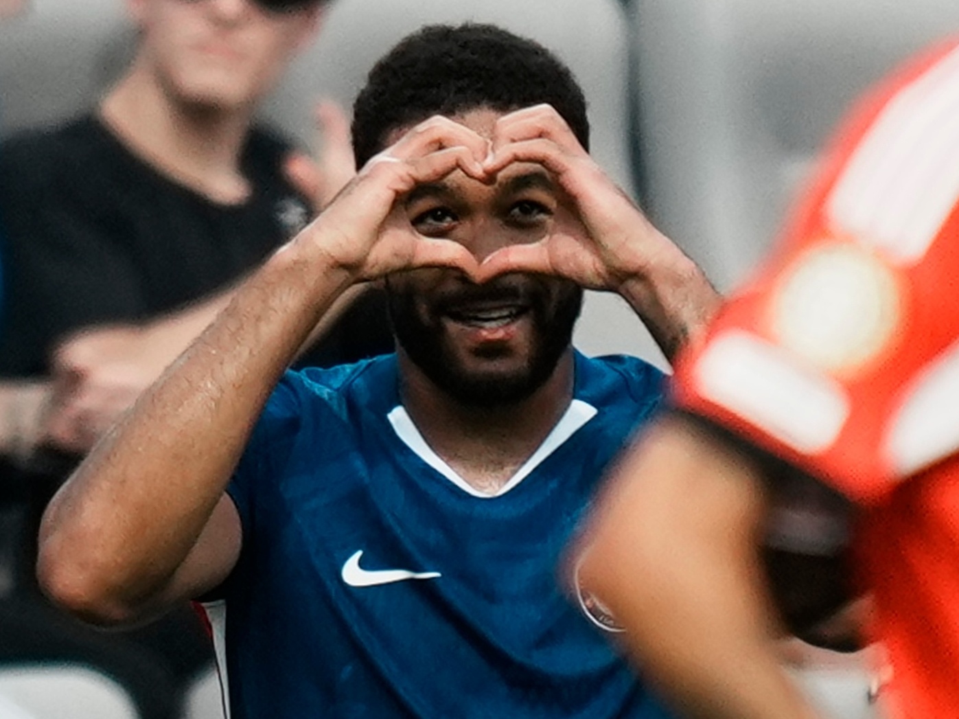 Reece James comemora gol marcado pelo Chelsea contra o Benfica no Mundial (Foto: NurPhoto/NurPhoto via Getty Images)