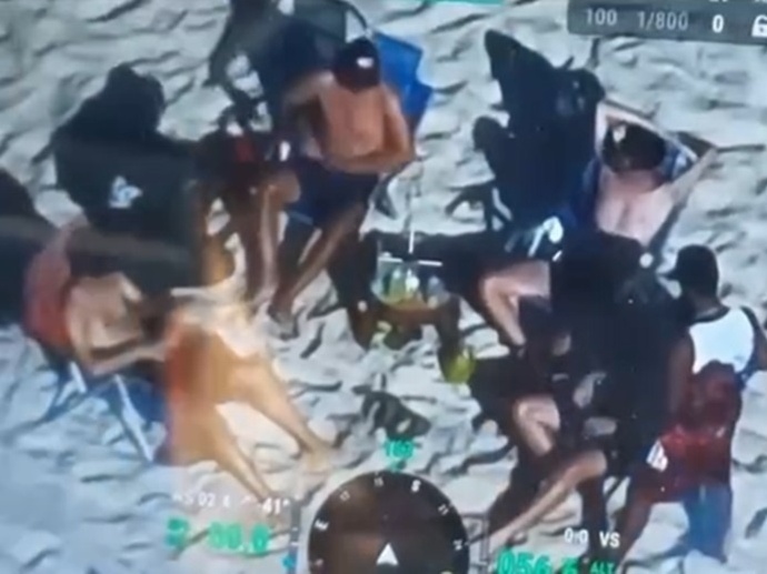 Grupo preso aplicava golpes em turistas nas praias da zona sul do Rio, segundo a polícia (Foto: DEAT RJ/Reprodução de vídeo)