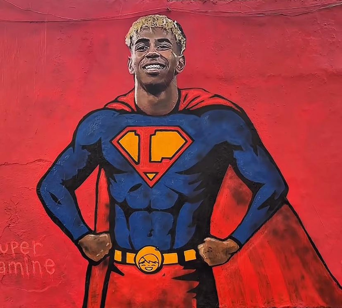 Lamine Yamal ganha grafite em Barcelona que o transforma em super-herói Lamine Yamal ganha grafite em Barcelona que o transforma em super-herói